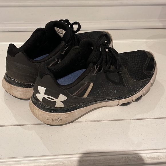 Size 8 Under Armor shoes - Picture 3 of 3